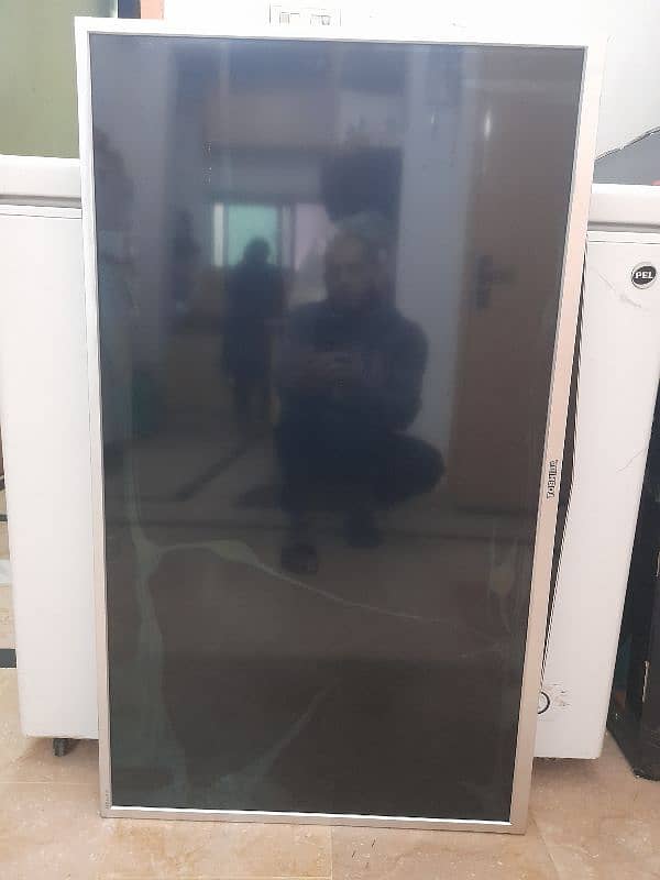 TOSHIBA CRACKED LED 46 INCH 0