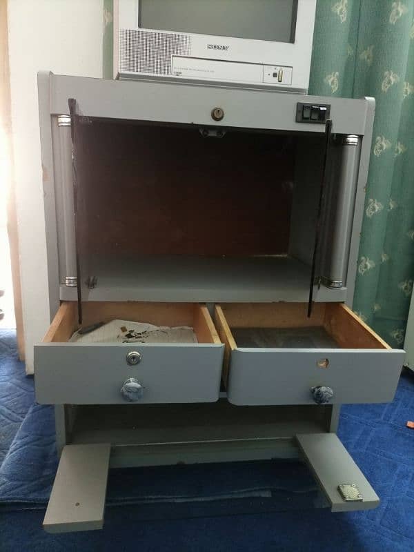 Sony TV + TV trolley for sell , good condition 6