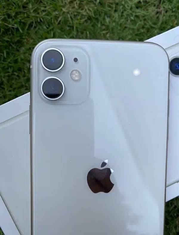 iPhone 11 white 64 gb PTA approved with box 1