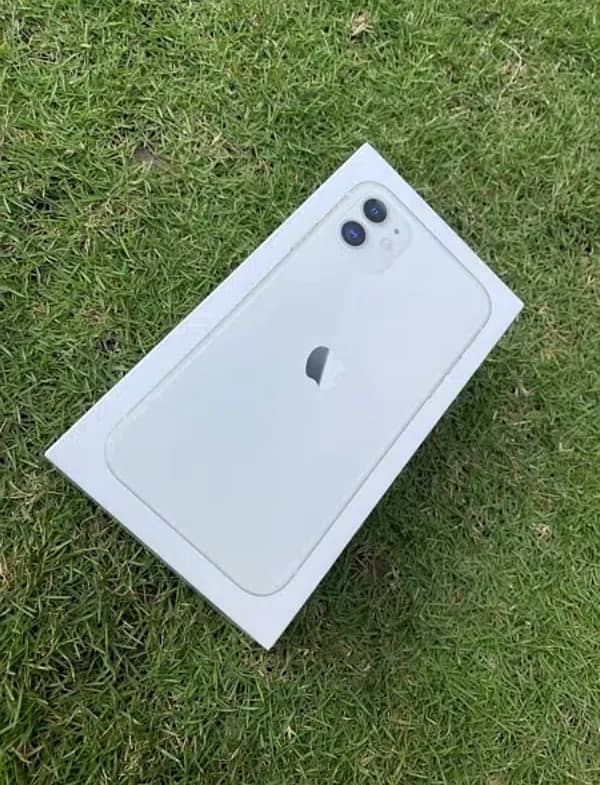 iPhone 11 white 64 gb PTA approved with box 2