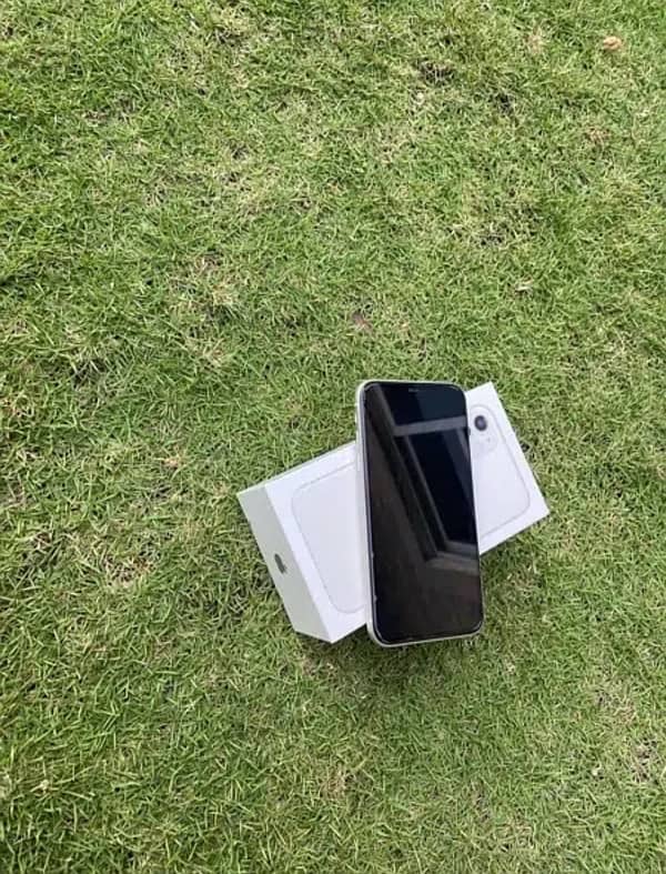 iPhone 11 white 64 gb PTA approved with box 3