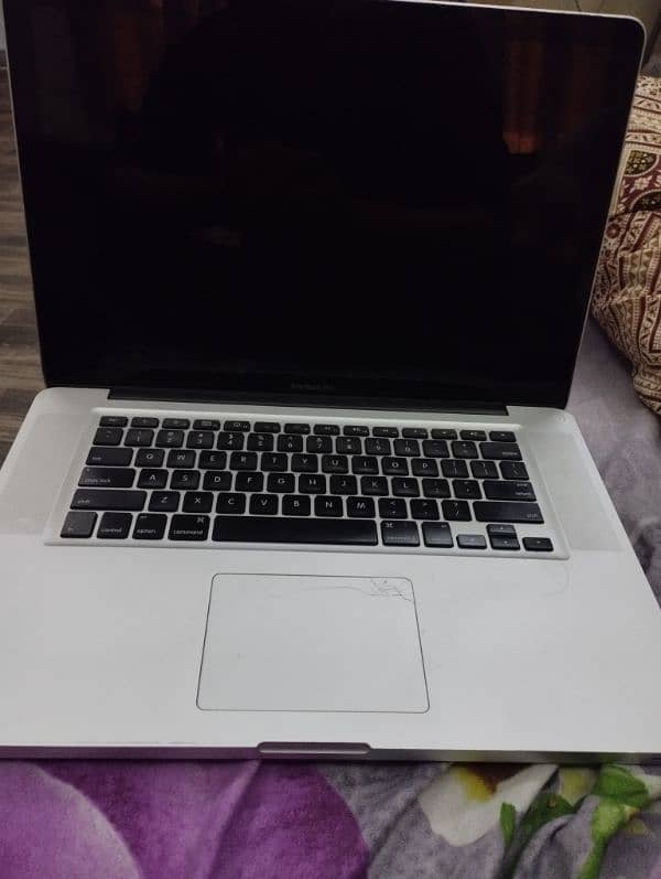 MacBook Pro 2010 8GB 256 GB ssd 1