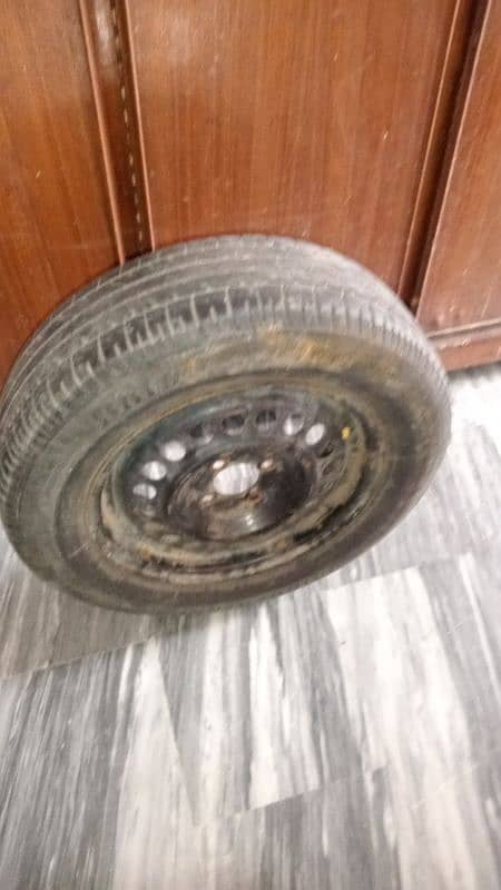 Tyre with rim in good condition (195/65R 15) 2