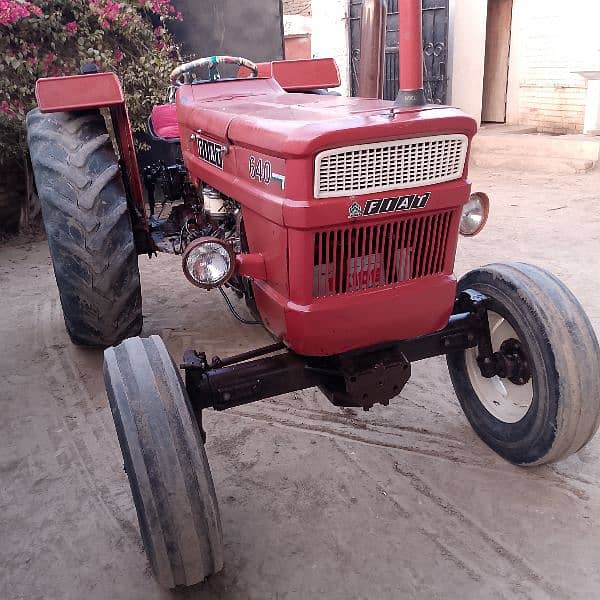 FIAT 640 Tractor 5