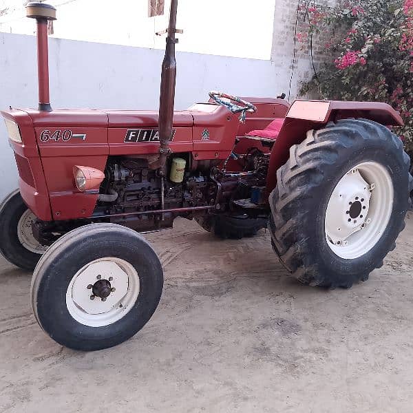 FIAT 640 Tractor 8