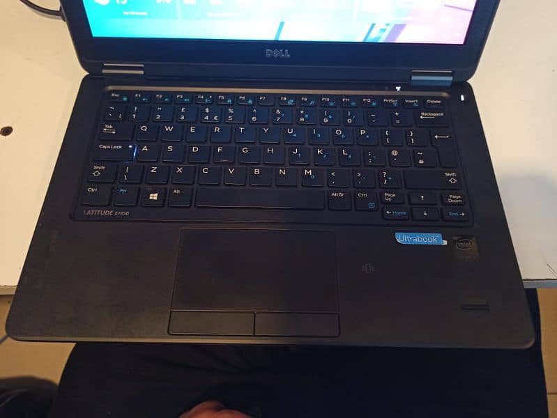 Dell Latitude E7250 8/256 SSD i5 5th gen 12