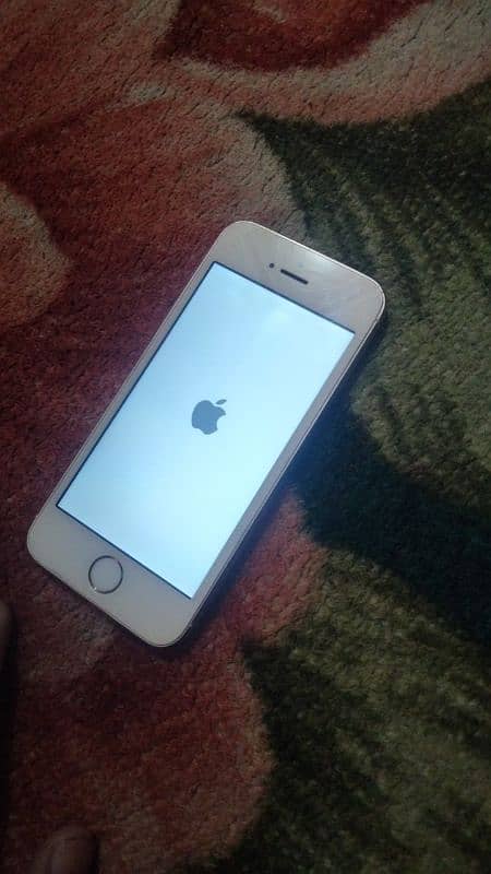 iphone 5S. 32 GB storage. Non Pta. All ok. WhatsApp:03333219090 0