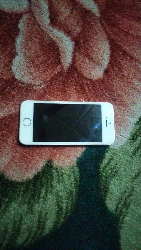 iphone 5S. 32 GB storage. Non Pta. All ok. WhatsApp:03333219090 1