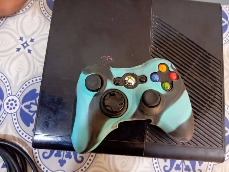 xbox 360 E for sale in low price 7