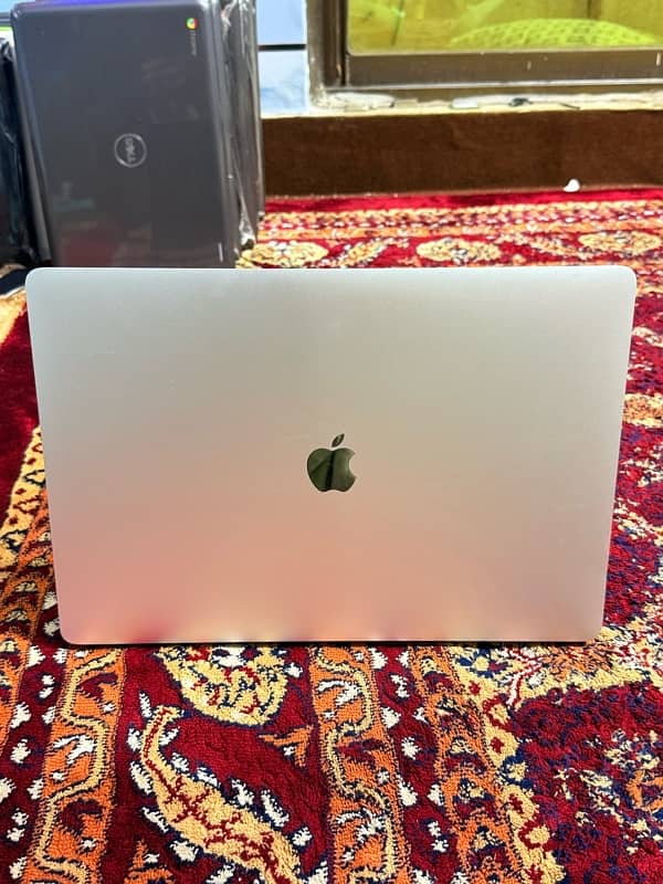 Macbook pro 2019 16inch core i7 32Gb Ram 512Gb 4Gb Graphics Laptop 8