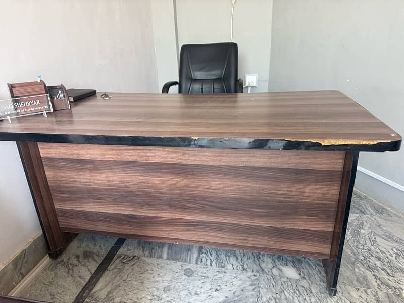 office table For sale 3