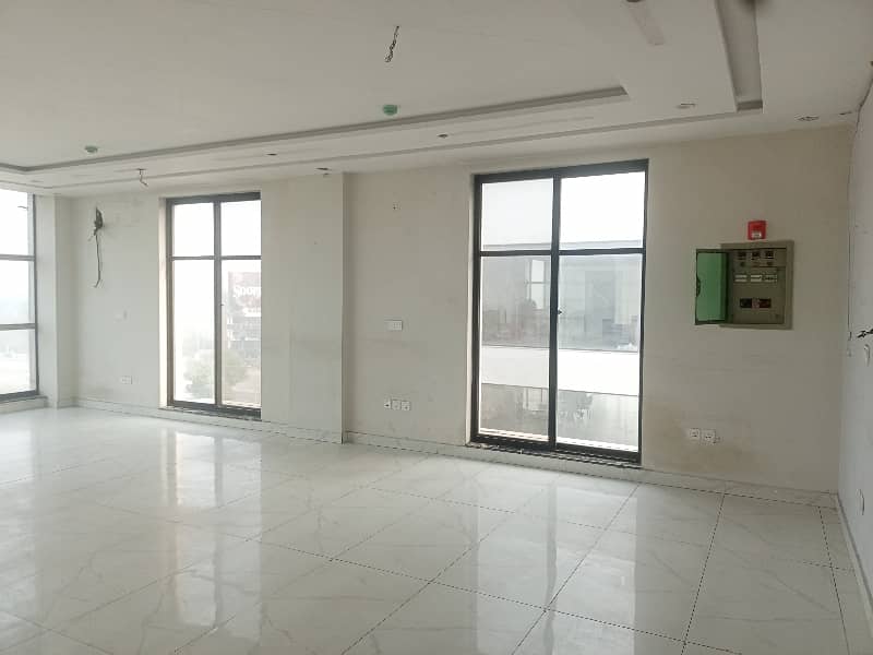 04 MARLA COMMERCIAL 4TH FLOOR WITH LIFT AVAILABLE 20