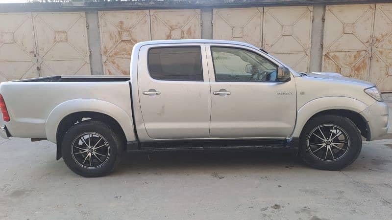 Toyota Hilux 2007 4X2 urgent Sale 03219425635 4