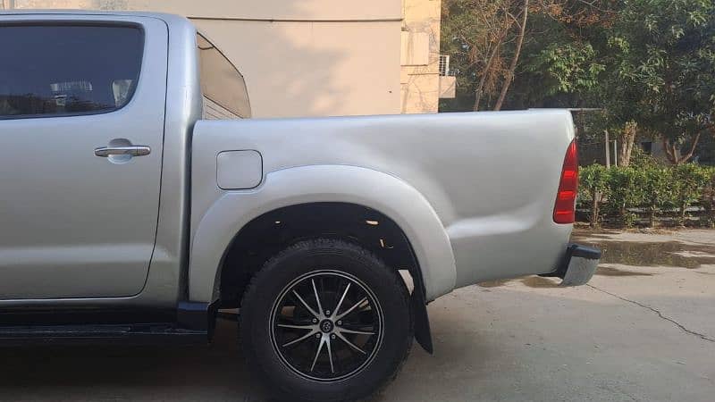 Toyota Hilux 2007 4X2 urgent Sale 03219425635 7