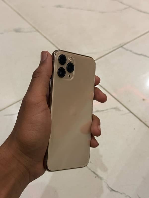 Iphone 11 pro factory unlock 64gb golden colur  whatsap nu 03306505203 2