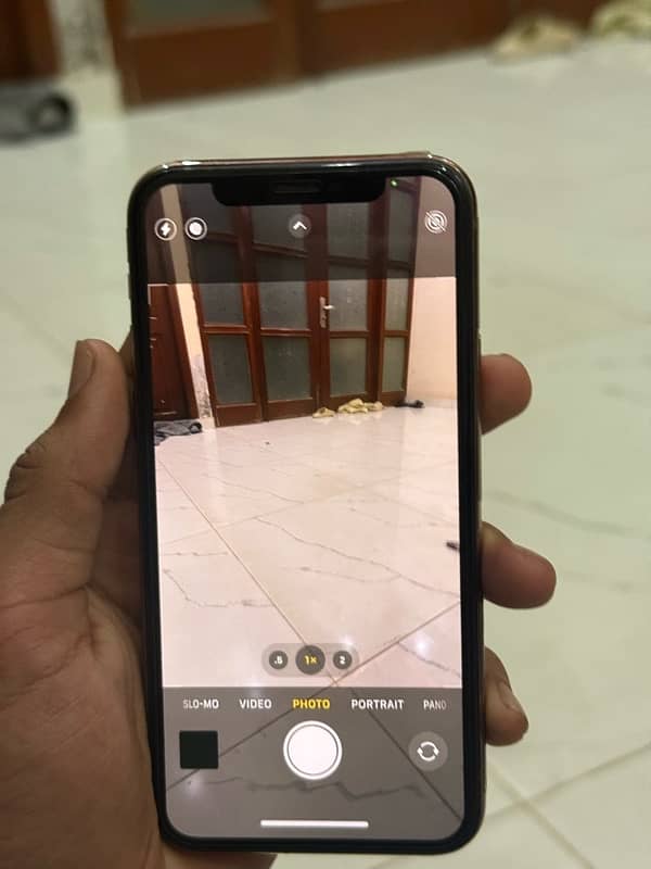 Iphone 11 pro factory unlock 64gb golden colur  whatsap nu 03306505203 3