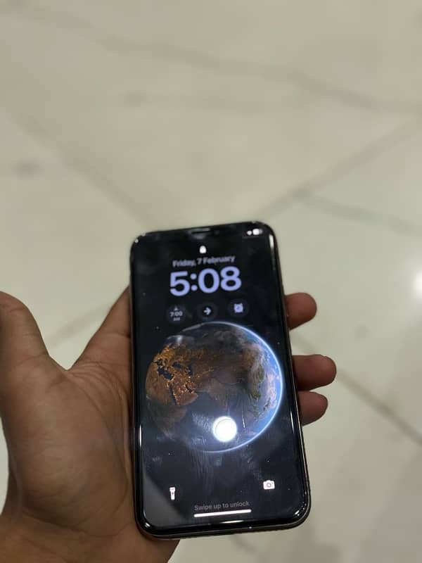 Iphone 11 pro factory unlock 64gb golden colur  whatsap nu 03306505203 6