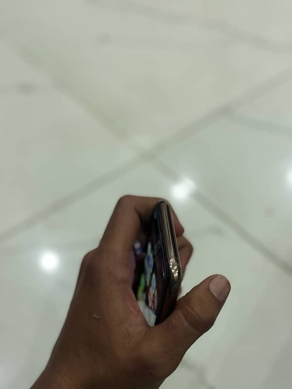 Iphone 11 pro factory unlock 64gb golden colur  whatsap nu 03306505203 7