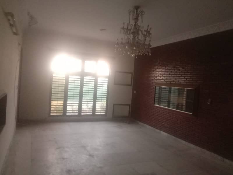 Spacious Lower Portion Is Available In Allama Iqbal Town For rent 1