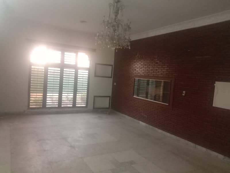 Spacious Lower Portion Is Available In Allama Iqbal Town For rent 2