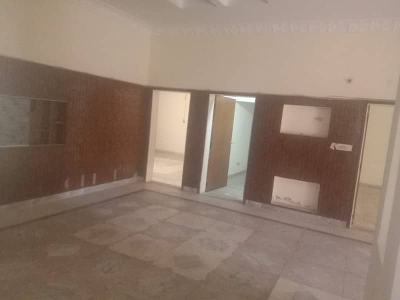 Spacious Lower Portion Is Available In Allama Iqbal Town For rent 9