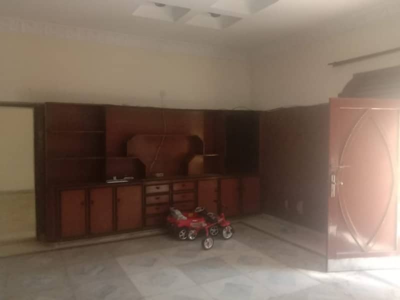 Spacious Lower Portion Is Available In Allama Iqbal Town For rent 12