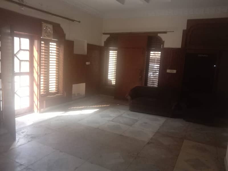 Spacious Lower Portion Is Available In Allama Iqbal Town For rent 13