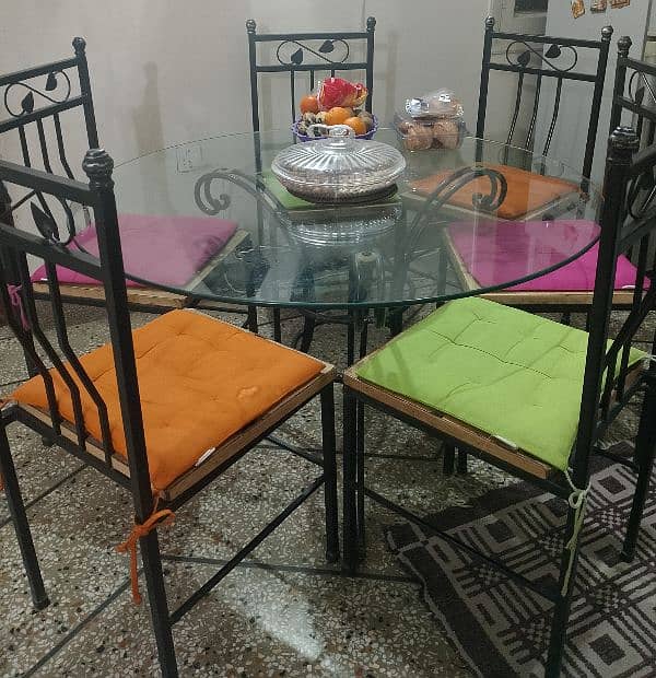 Round Iron -rod and glass dining table set 1