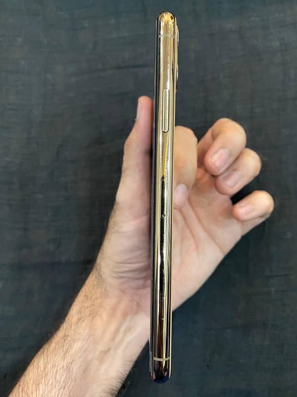 Iphone 11 Pro max 64 gb pta approved 1