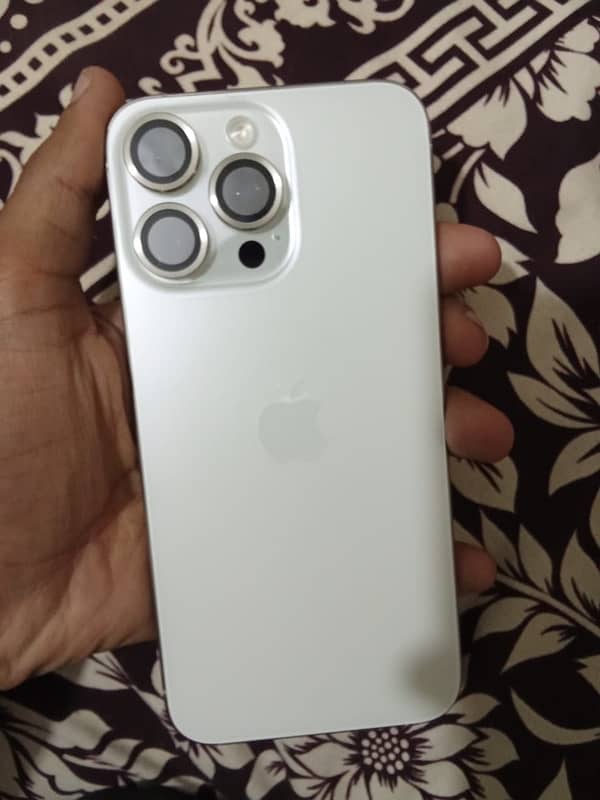 iPhone 15pro max white titanium 0