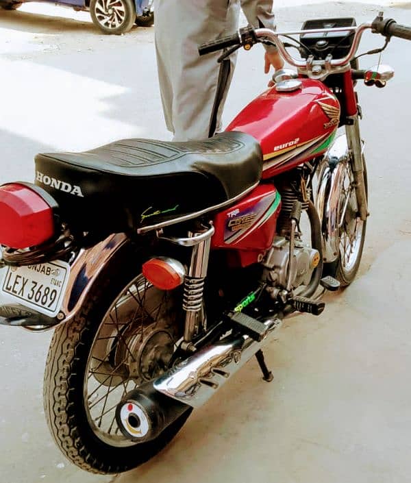 Honda 125 2014 model Lahore no call no 03141212088 0