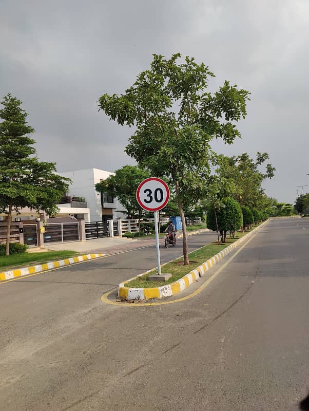 6.6 MARLA CORNER PLOT WITH DUES CLEAR AVAILABLE FOR SALE IN  DREAM GARDENS  LAHORE. 0