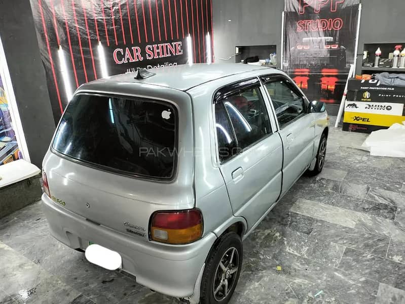 Daihatsu Cuore 2002 3