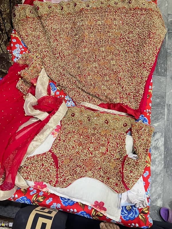 bridal heavy lehnga urgently for sale work on chippon 3