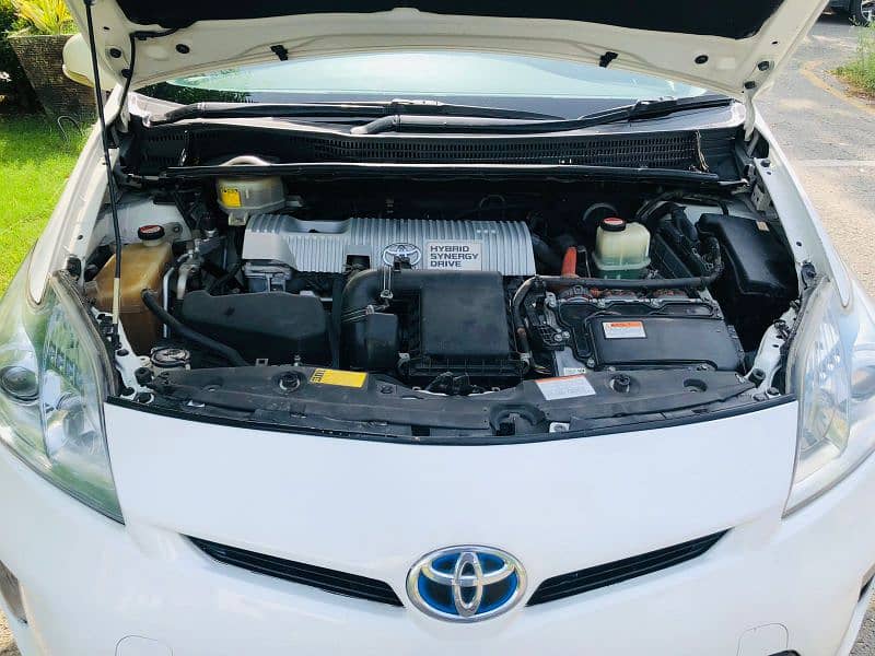 Toyota Prius 2015 9