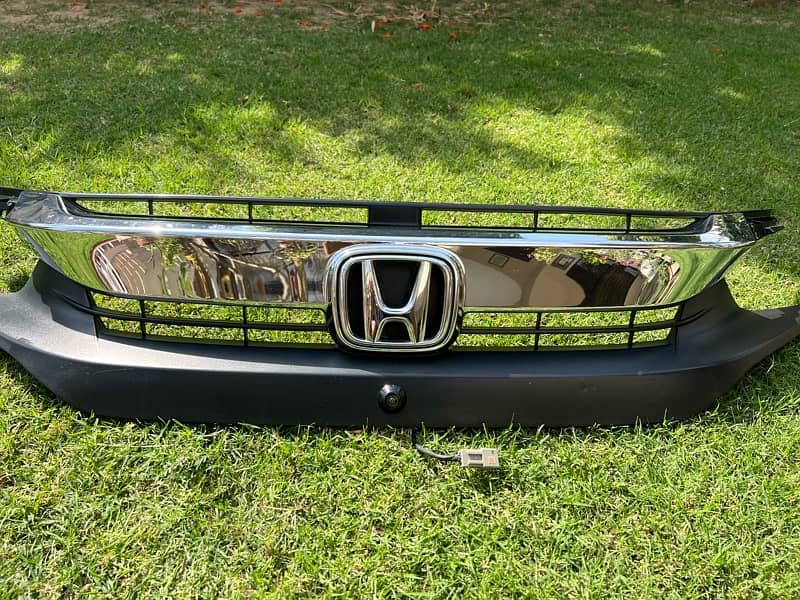 Civic X 2016-21 OEM grill with camera 1