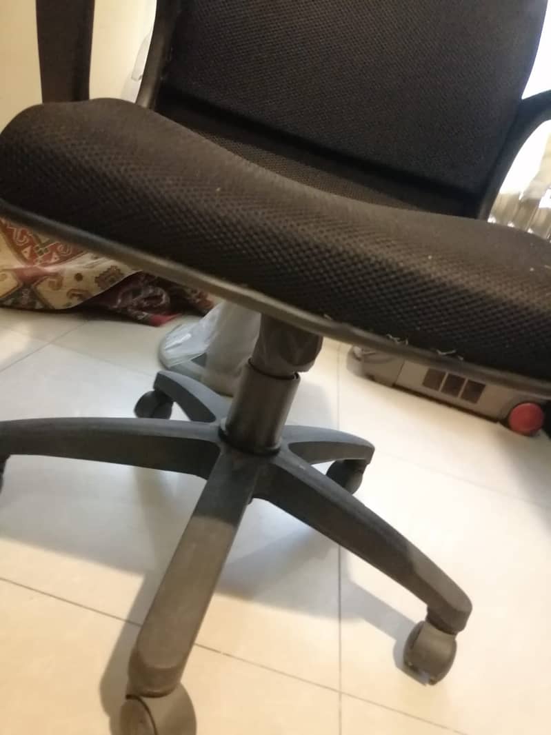 Master Offisys + Ubranded Chair 1