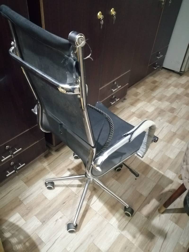 Master Offisys + Ubranded Chair 15