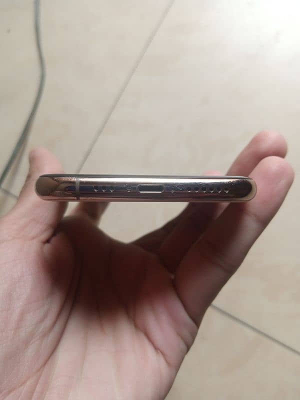 IPhone 11 Pro 64 GB ( for parts ) 1