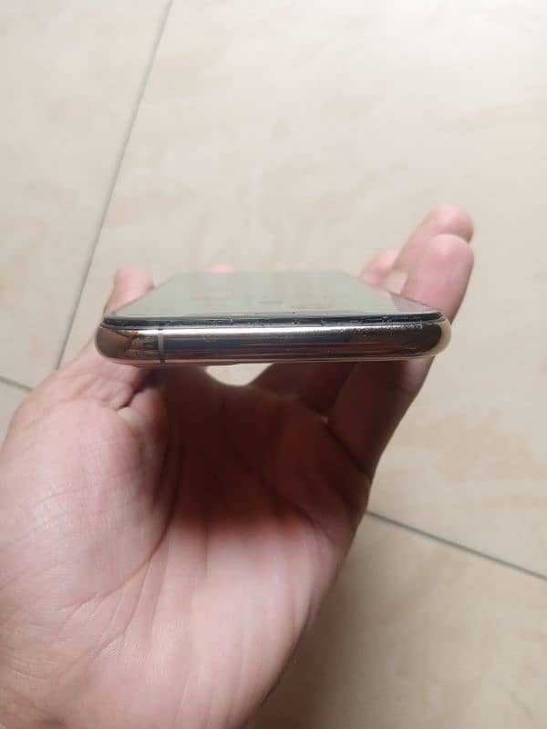 IPhone 11 Pro 64 GB ( for parts ) 3