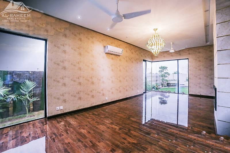 1 KANAL MODERN DESIGN BASEMENT HUGE LAWN BANGALOW FOR SALE NEAR TO MCDONALDS. 12