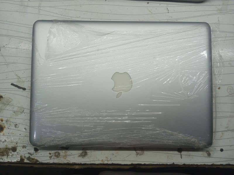 Apple laptop 1