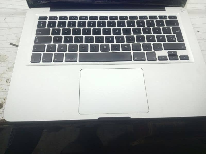 Apple laptop 3