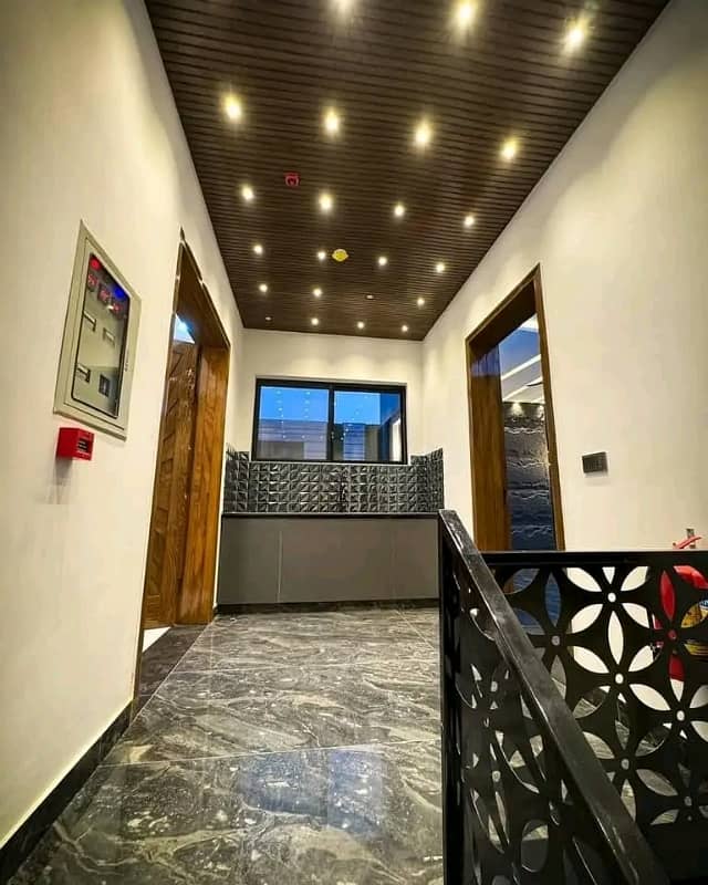 10 Marla Luxury House Available For Rent 2