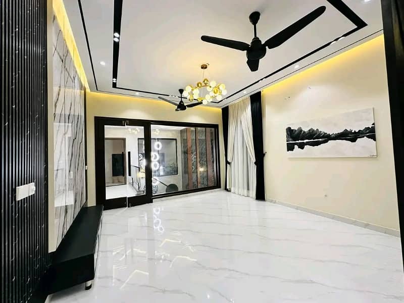 10 Marla Designer House Available For Rent 21