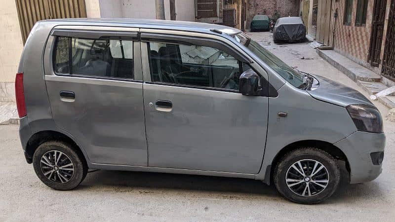 Suzuki Wagon R 2015 in Excellent Condition 3