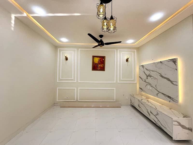 7 Marla Designer House Available For Rent 12