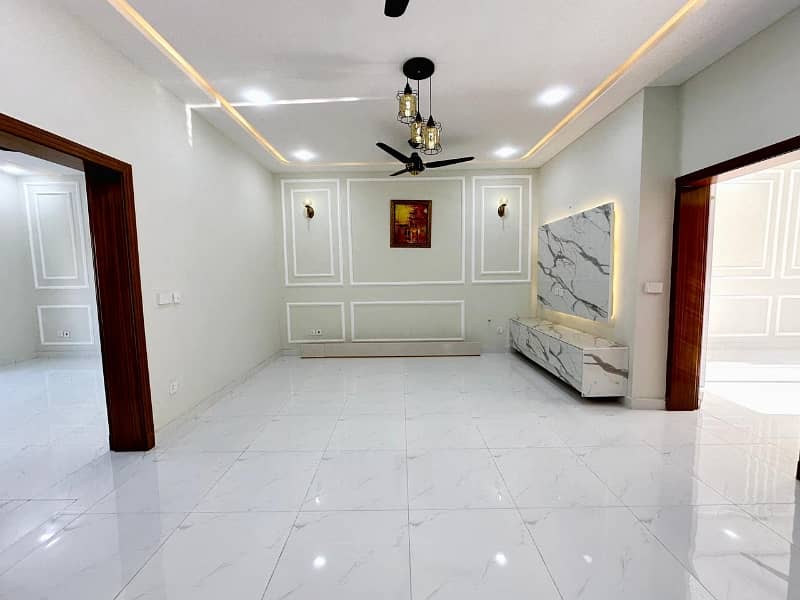 7 Marla Designer House Available For Rent 23