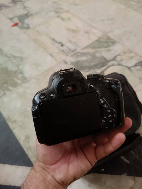 Canon 700D with 1 extra Lens in good condition 1