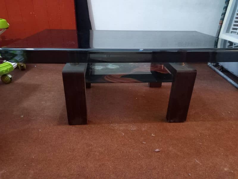 centre table black glass with design in excellent condition 0